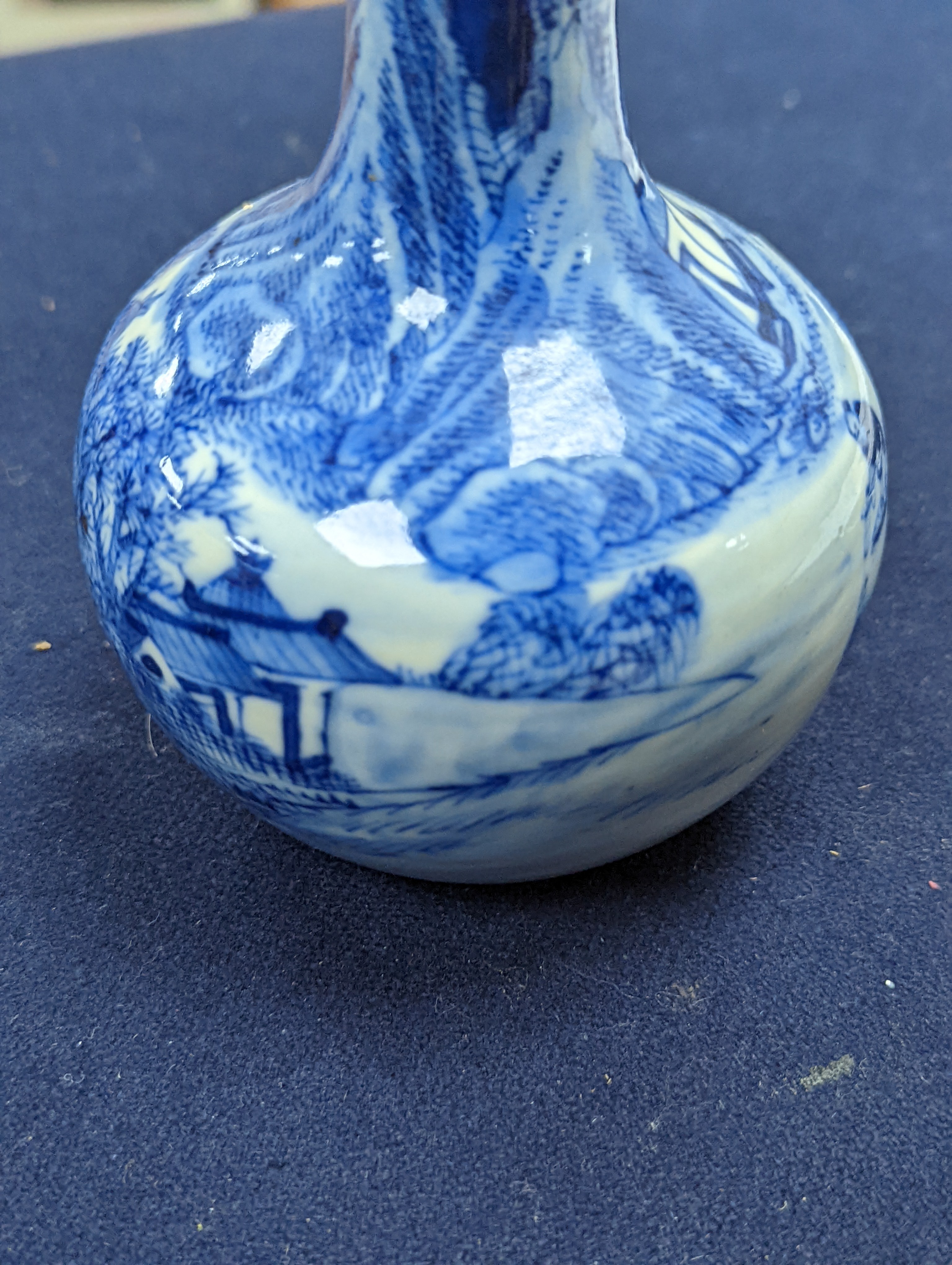 Chinese blue and white bottle vase 16cm